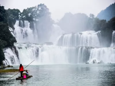 DETIAN TRANSNATIONAL WATERFALL