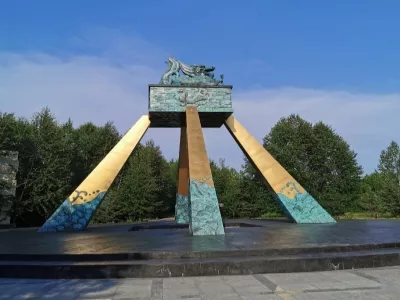 Golden Rooster Crown