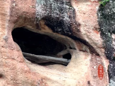 Longhu Mountain Hanging Coffin