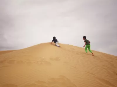 Night Mingsha Tourist Area