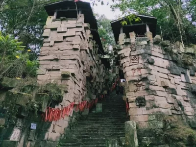 Shenlong Mountain Ba Ren Ancient Castle