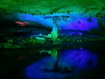 Hubei Tongshan Yinshui Cave Geological Park
