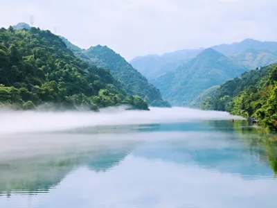 Xiaodongjiang Fog Viewing Plank Road