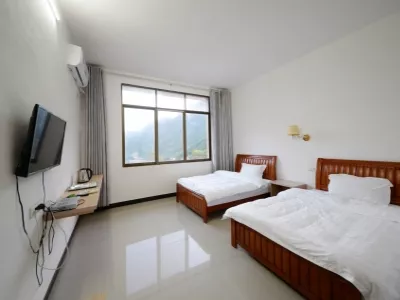 Yuanbao Mountain Longnvgou Scenic Area